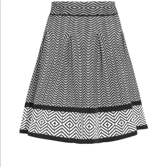 MAJE Black and white stretch Jacquard knit mini skit - Picture 2 of 4